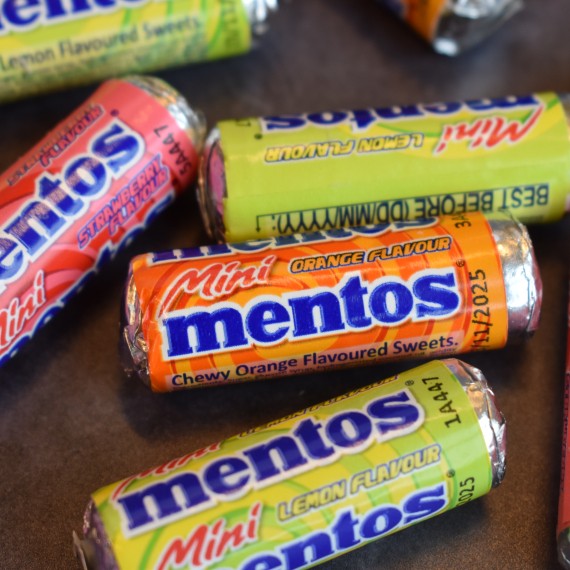 Puntzak mini mentosrolletjes fruit